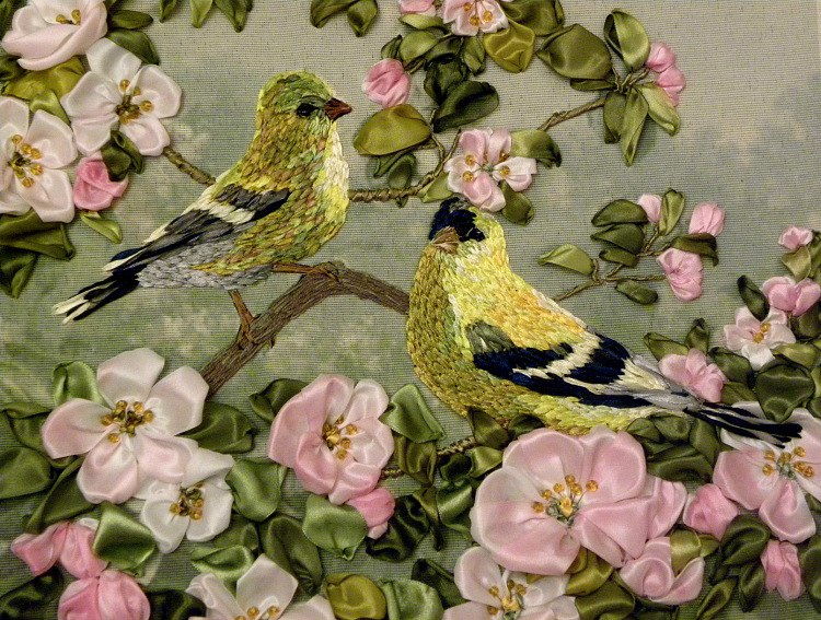Вышивка лентами: чудесные идеи с птичками