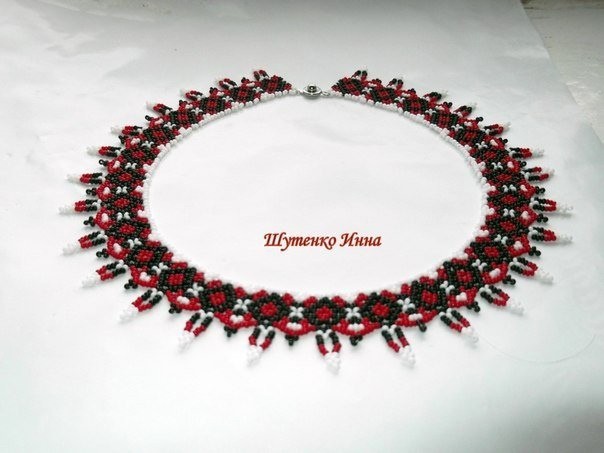 ​Трёхцветное ожерелье