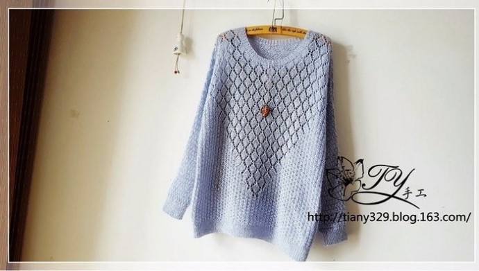 Джемпер спицами с ажурным сердцем