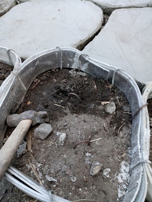 Самодельная брусчатка на дачном участке