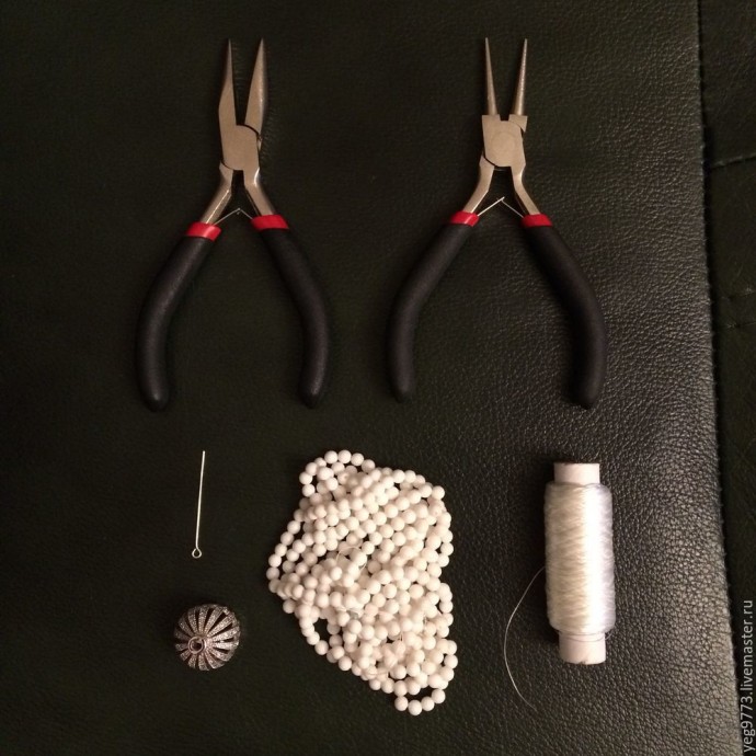 Кисть из бусин для сотуара