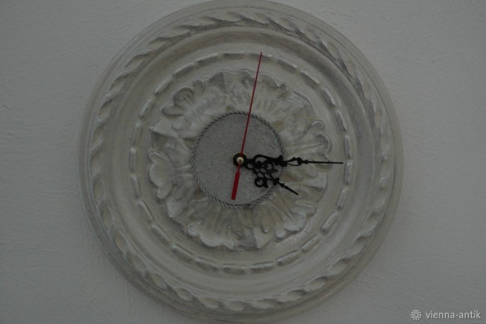 Настенные часы из потолочной розетки