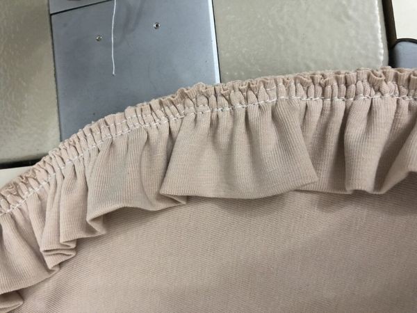 Сборка на ткани на швейной машинке без специальной лапки