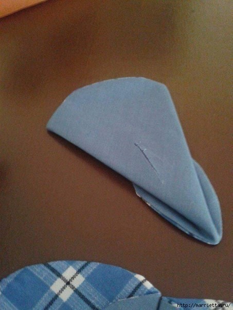 Подушка с цветком в технике лоскутного шитья