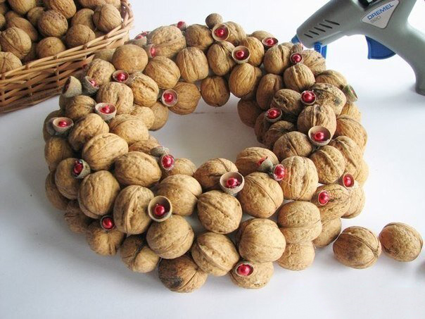 Эко веночек с орехами: мастер-класс
