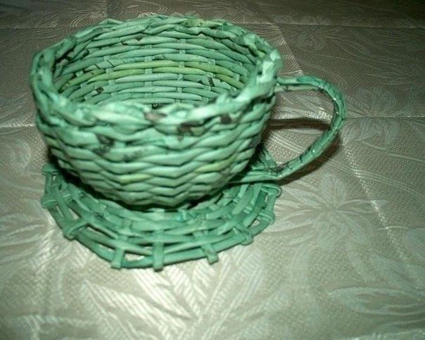 Декоративные чашки из газетных трубочек