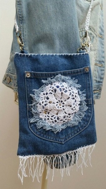 Оригинальные джинсовые сумочки с кружевными деталями