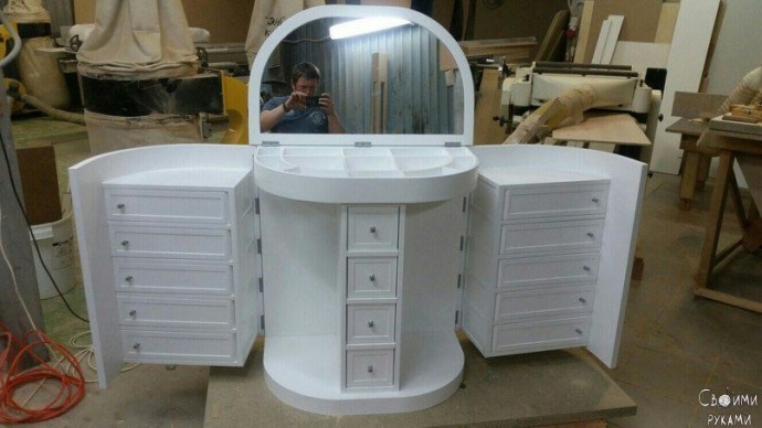 ​Туалетный столик со множеством ящичков: идея создания