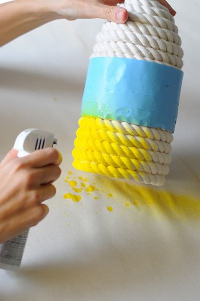 Абажур для светильника из банки, шарика и верёвки