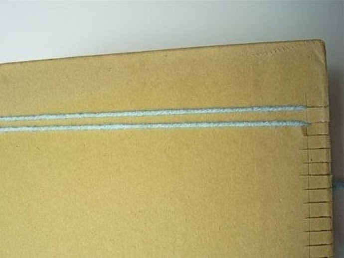 Картон и вилка вместо ткацкого станка