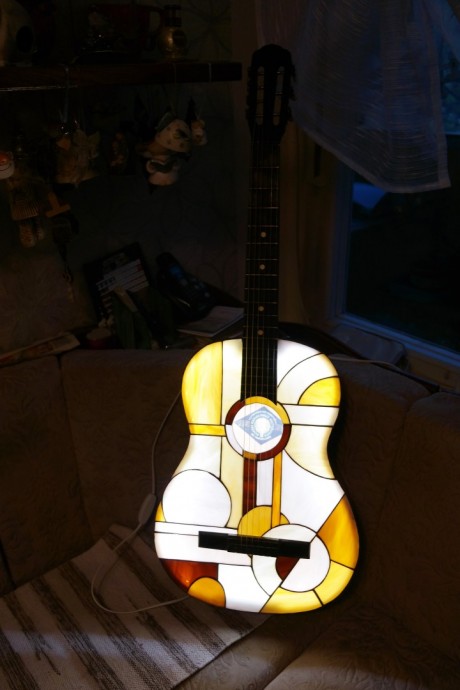 Светильник из старой гитары: оригинальные идеи