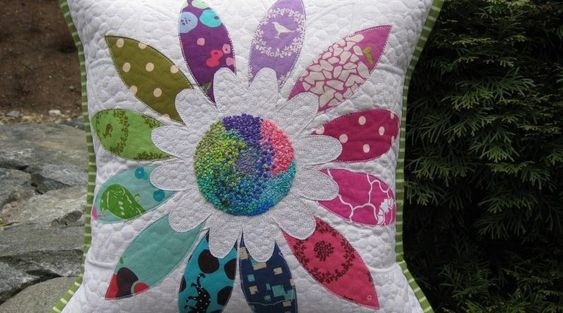 Идеи цветочных подушек