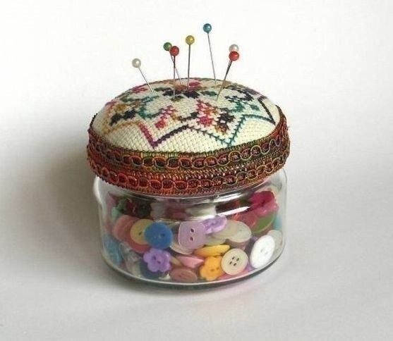 Игольница из баночки с крышечкой Игольница из баночки с крышечкой