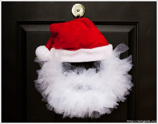 Новогодний венок в виде Деда Мороза