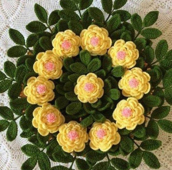 ​Удивительная салфетка в виде яркой полянки