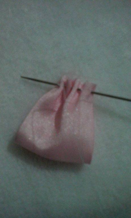 Вышиваем цветок лентами