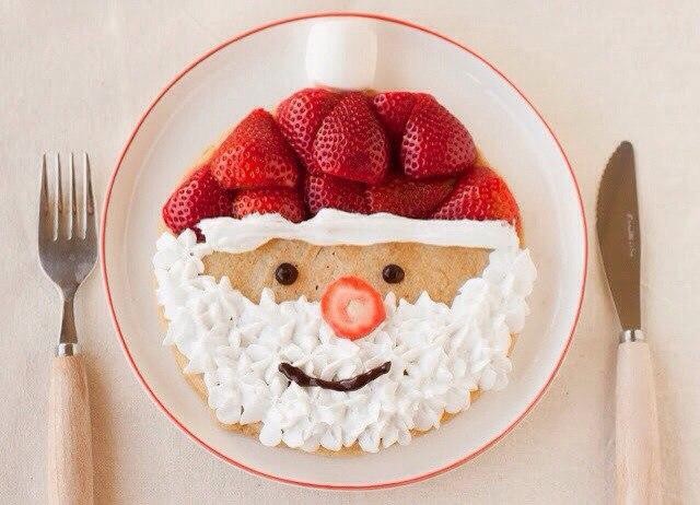 Очень красивый и вкусный новогодний завтрак