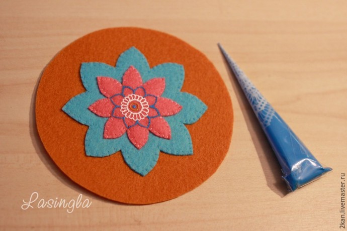 Яркая мандала из фетра