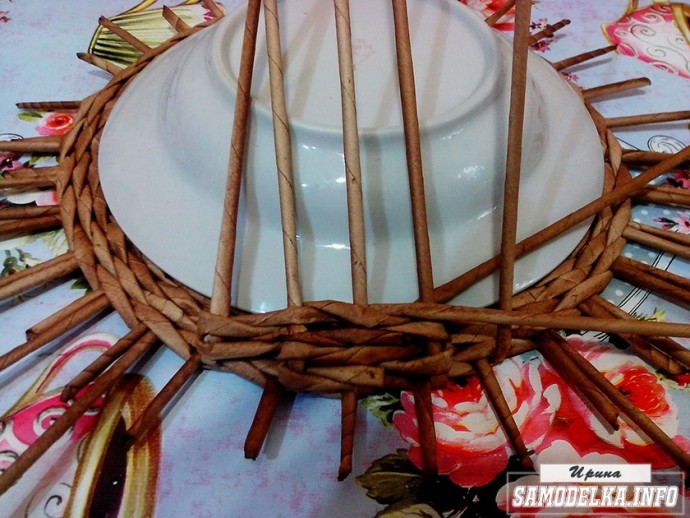 Сова-ключница из газетных трубочек