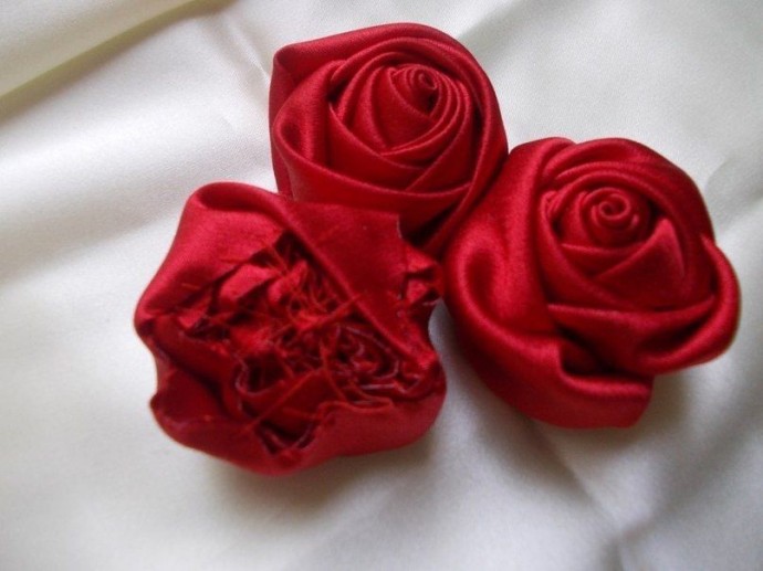 Пышные розы из ткани