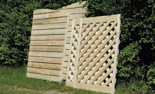 Элегантное ограждение мусорных контейнеров на дачном участке своими руками