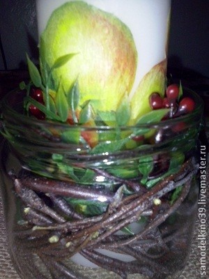 Свеча с плетеным венком вокруг