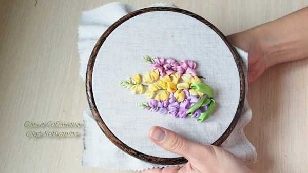 Вышивка лентами: букет люпинов
