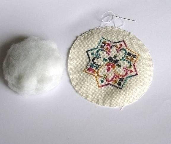 Игольница из баночки с крышечкой Игольница из баночки с крышечкой