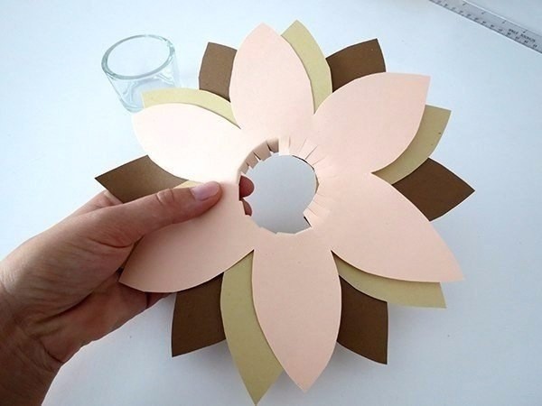 Декорируем подсвечники бумажными цветами