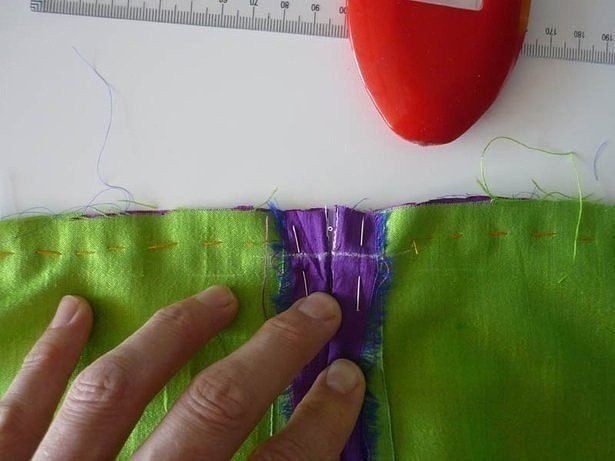 Техники шитья: вшивание молнии в юбку с подкладкой