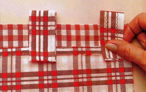 Кухонные занавески на петлях с воланами