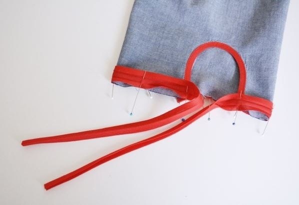 Обработка низа рукава косой бейкой с бантиком