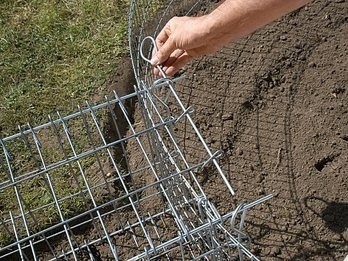 Высокий прудик с лежаком для релакса своими руками или габионы в дело