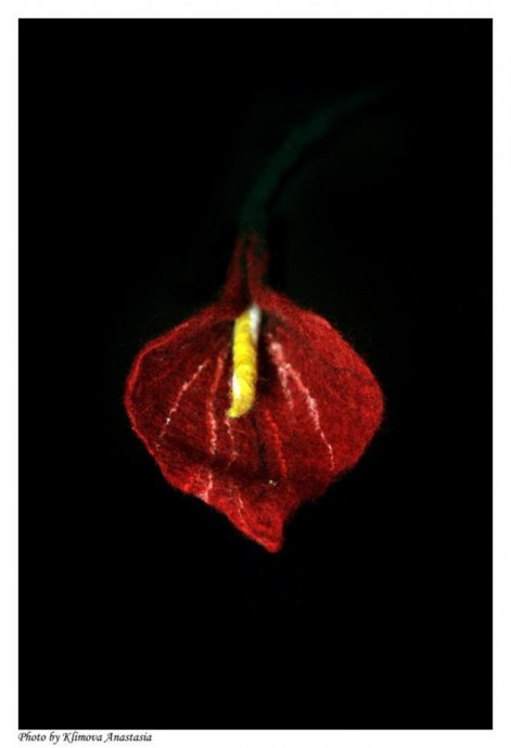 Валяем брошь-цветок Валяем брошь-цветок