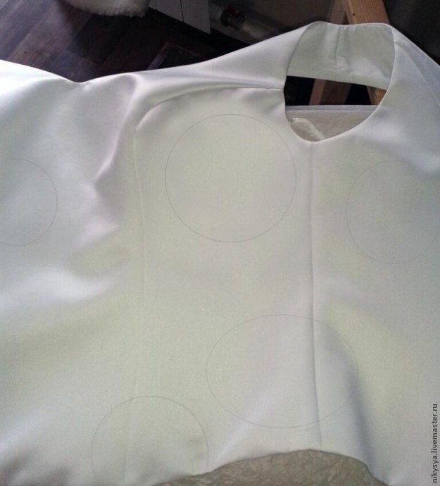 Роспись корсета акрилом