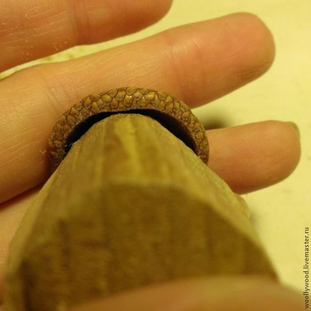 Кулон-домик в форме желудя