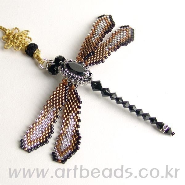 ​Стрекоза из бисера