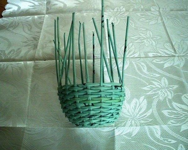 Декоративные чашки из газетных трубочек