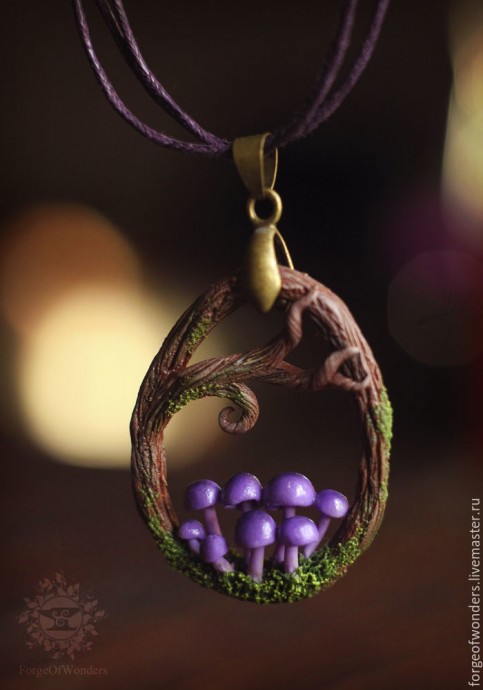 Кулон с грибами из полимерной глины Кулон с грибами из полимерной глины