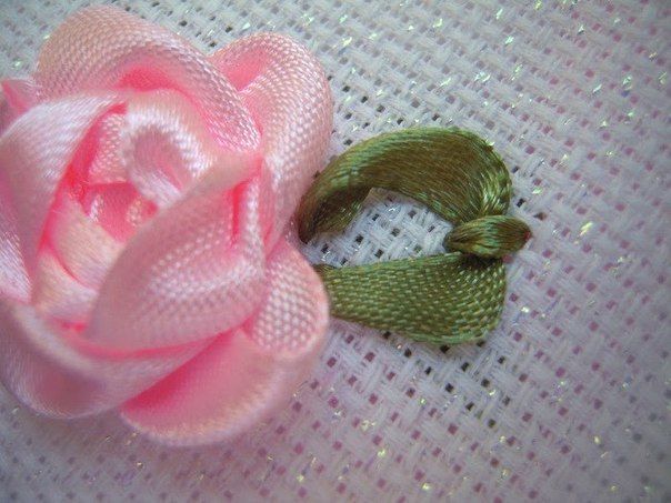 Вышиваем розочку лентами