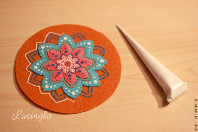 Яркая мандала из фетра