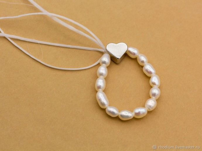 Кольцо на резинке их натурального жемчуга