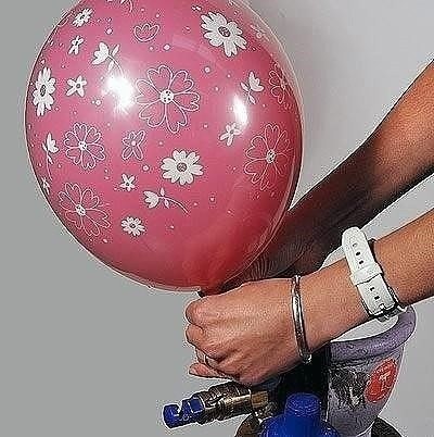 ​Декорирование праздничных помещений двойными шарами: мастер-класс