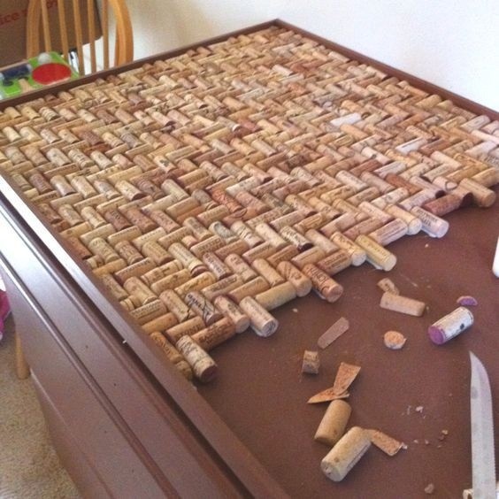 Столики со столешницами из пробок