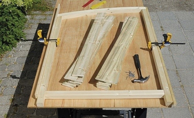 Элегантное ограждение мусорных контейнеров на дачном участке своими руками