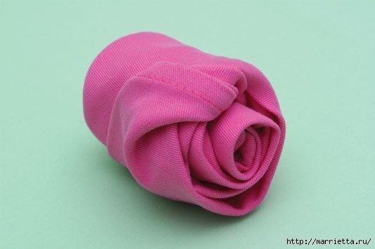 Сервировка стола: розы из салфеток