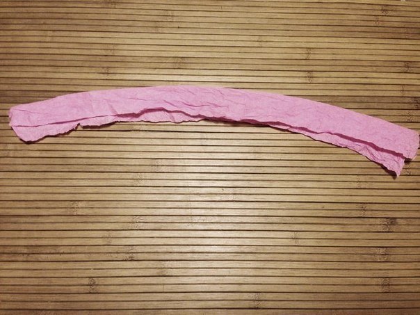 Делаем нежное сердце из бумажных роз