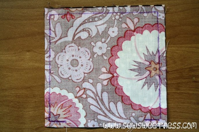 Декоративная подушка из маленьких подушечек