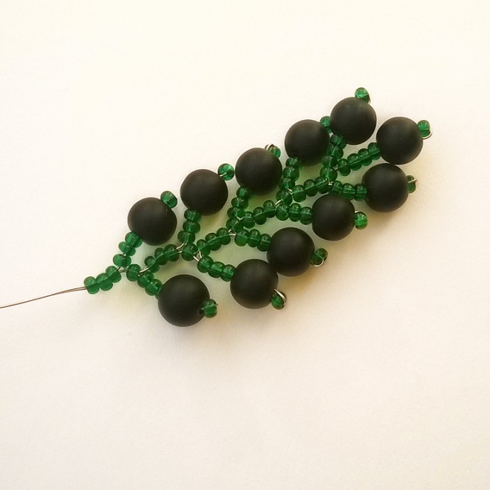 Шпилька со смородиной