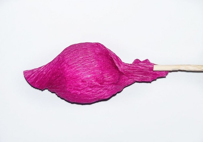 Роза из гофрированной бумаги